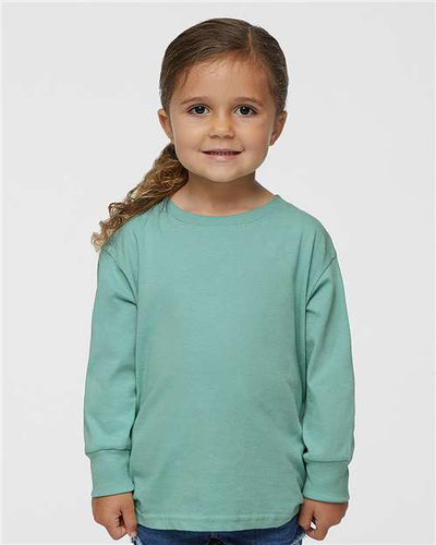 Rabbit Skins 3302 Saltwater — on model front