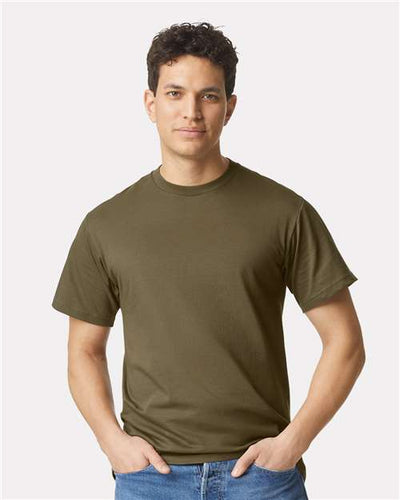 Gildan H000 Olive — on model front