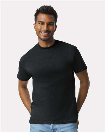 Gildan 2000 Black — on model front