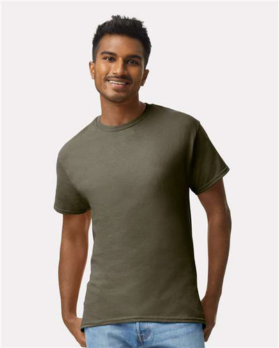 Gildan 2000 Olive — on model front