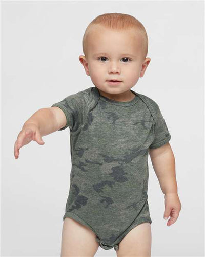 Rabbit Skins 4424 Vintage Camo — on model front