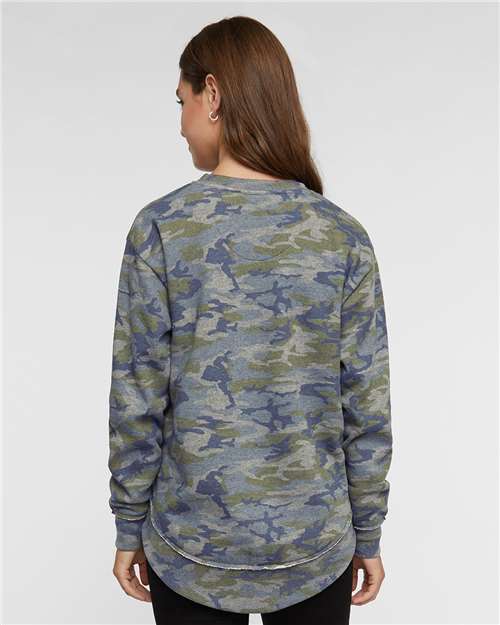 LAT 3525 Vintage Camo — on model back