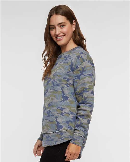 LAT 3525 Vintage Camo — on model side