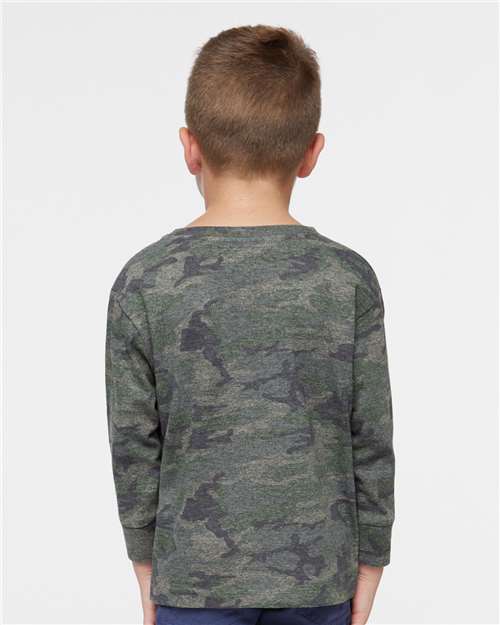 Rabbit Skins 3302 Vintage Camo — on model back