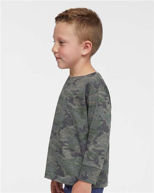 Rabbit Skins 3302 Vintage Camo — on model side