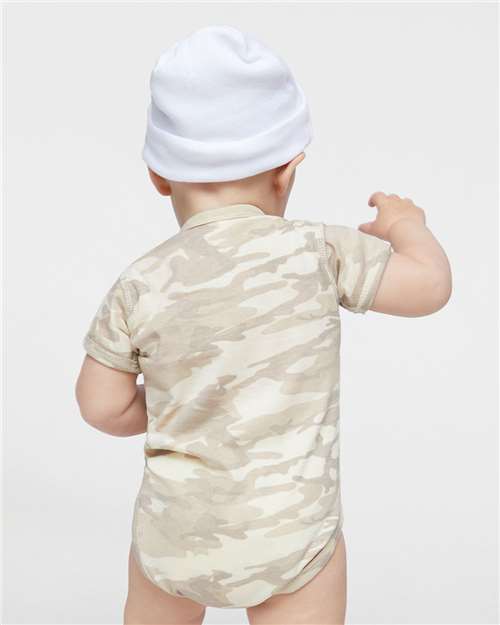 Rabbit Skins 4424 Natural Camo — on model back