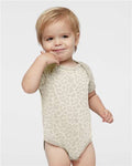 Rabbit Skins 4424 Natural Leopard — on model front