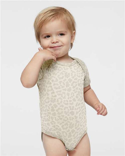 Rabbit Skins 4424 Natural Leopard — on model front