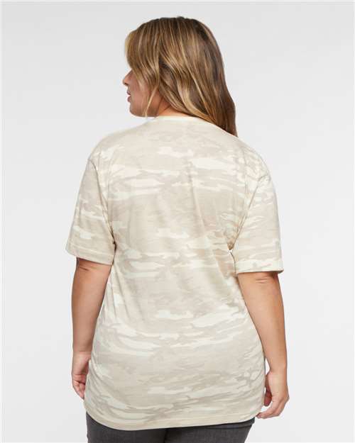 LAT 6901 Natural Camo — on model back