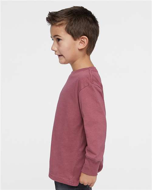 Rabbit Skins 3302 Rouge — on model side