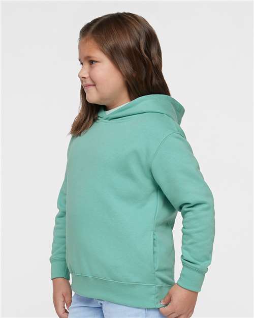 Rabbit Skins 3326 Saltwater — on model side