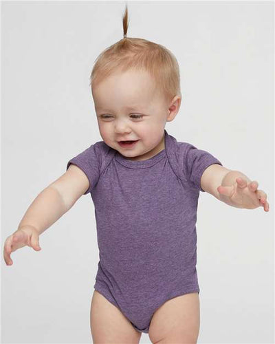 Rabbit Skins 4424 Wisteria Blackout — on model front