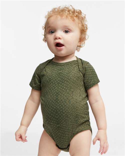 Rabbit Skins 4424 Green Reptile — on model front