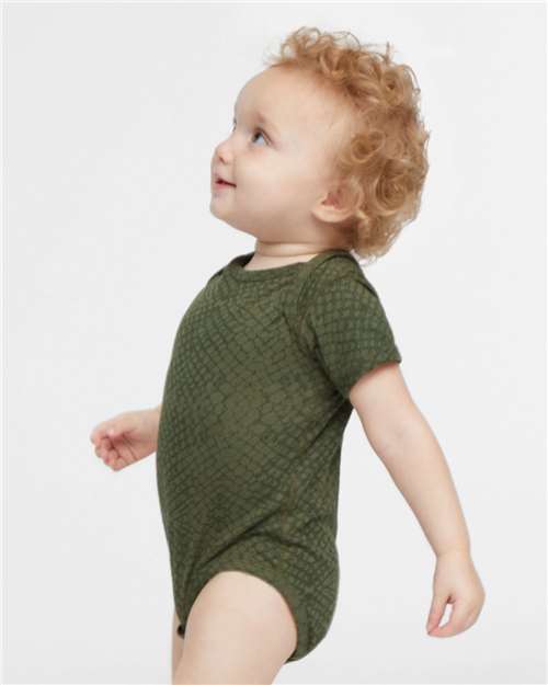 Rabbit Skins 4424 Green Reptile — on model side