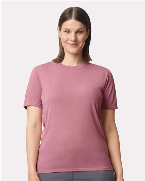 Gildan 42000 Plumrose — on model front