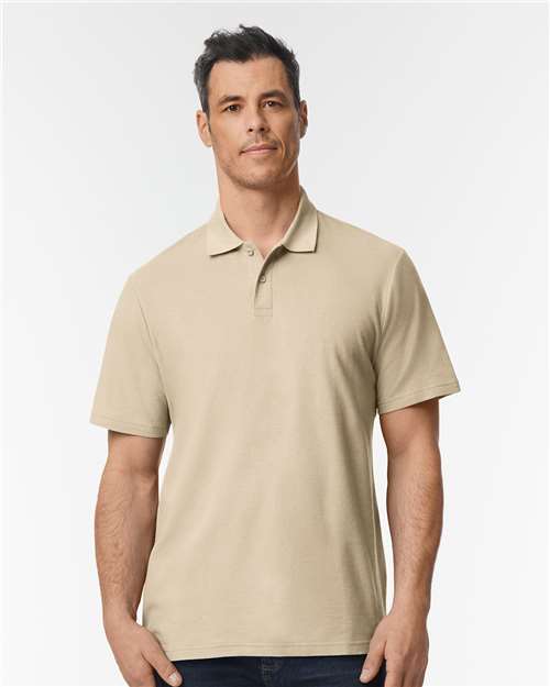 Gildan 64800 Sand — on model front