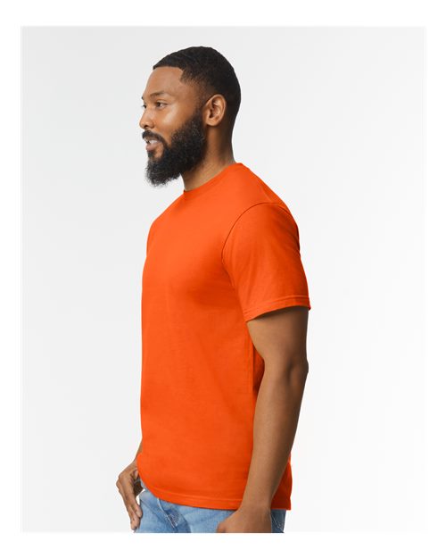 Gildan 65000 Orange — on model side