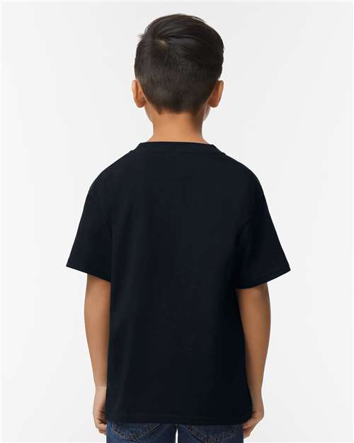 Gildan 65000B Pitch Black — on model back