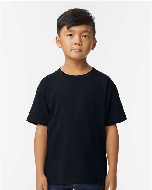 Gildan 65000B Pitch Black — on model front