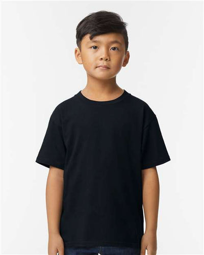 Gildan 65000B Pitch Black — on model front