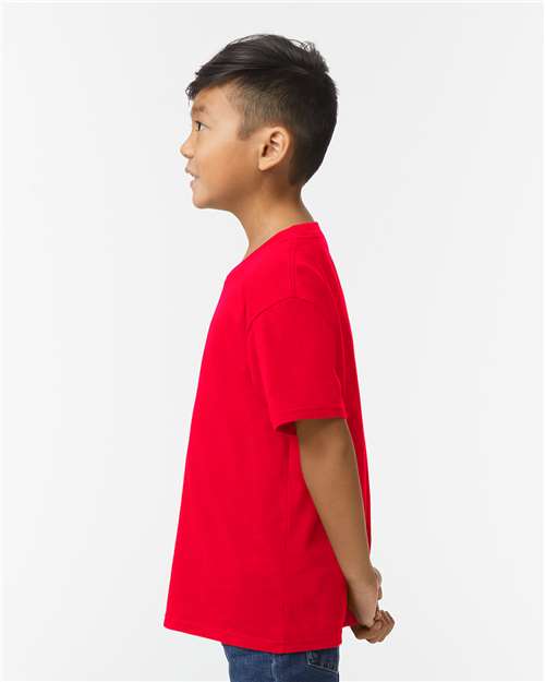 Gildan 65000B Red — on model side