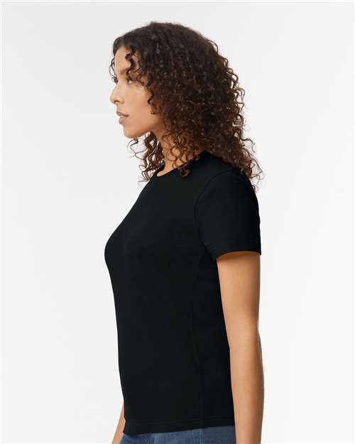 Gildan 65000L Pitch Black — on model side