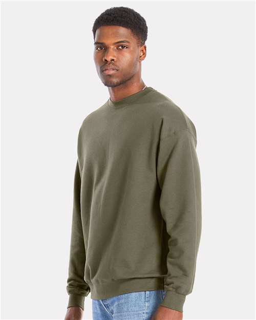 Hanes RS160 Fatigue Green — on model side