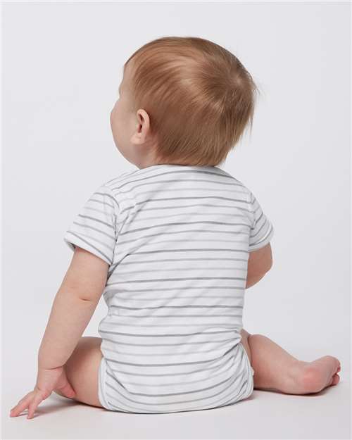 Rabbit Skins 4424 Shadow Stripe — on model back