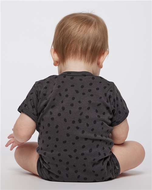Rabbit Skins 4424 Slate Spot — on model back
