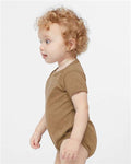Rabbit Skins 4424 Vintage Coyote Brown — on model side