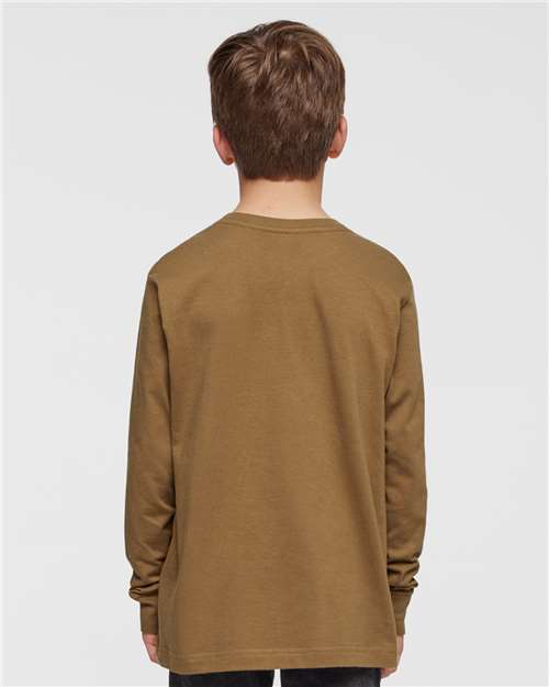 LAT 6201 Coyote Brown — on model back