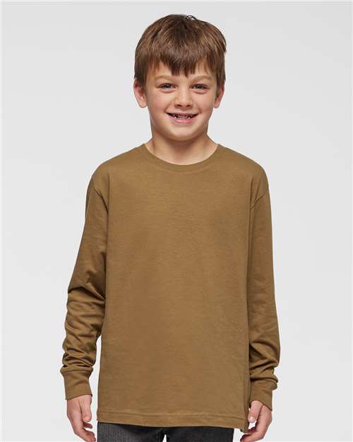 LAT 6201 Coyote Brown — on model front