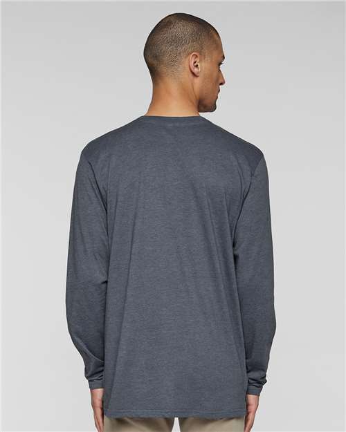 LAT 6918 Vintage Denim — on model back