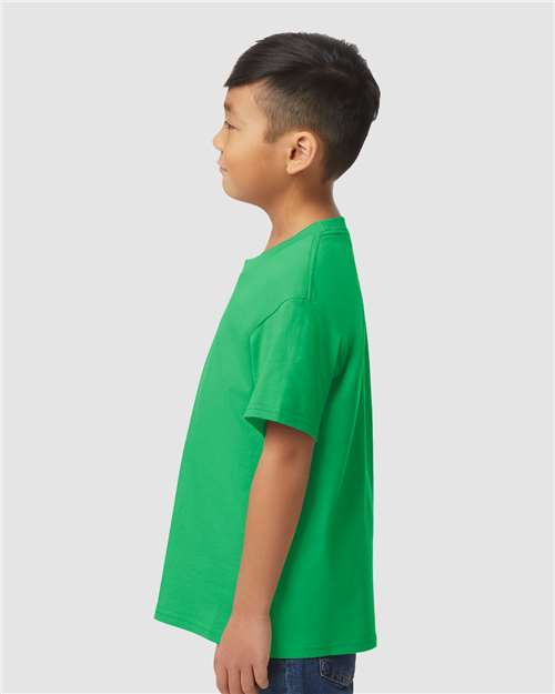 Gildan 65000B Irish Green — on model side