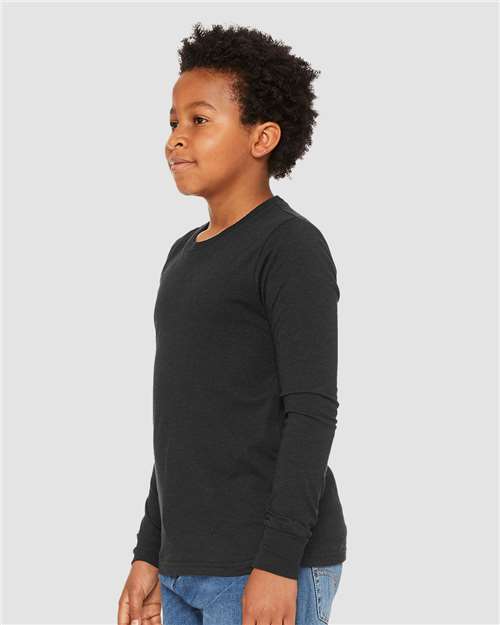 BELLA + CANVAS 3501YCVC Black Heather — on model side