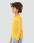 BELLA + CANVAS 3501YCVC Heather Yellow Gold — on model side