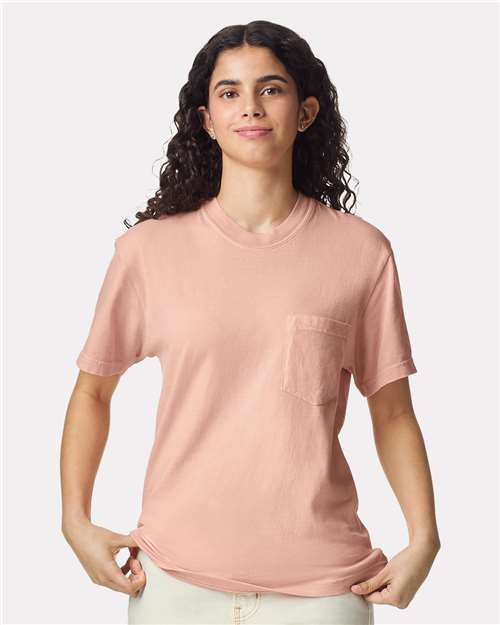 Comfort Colors 6030 Peachy — on model front