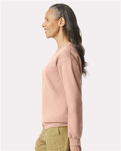 Gildan SF000 Dusty Rose — on model side