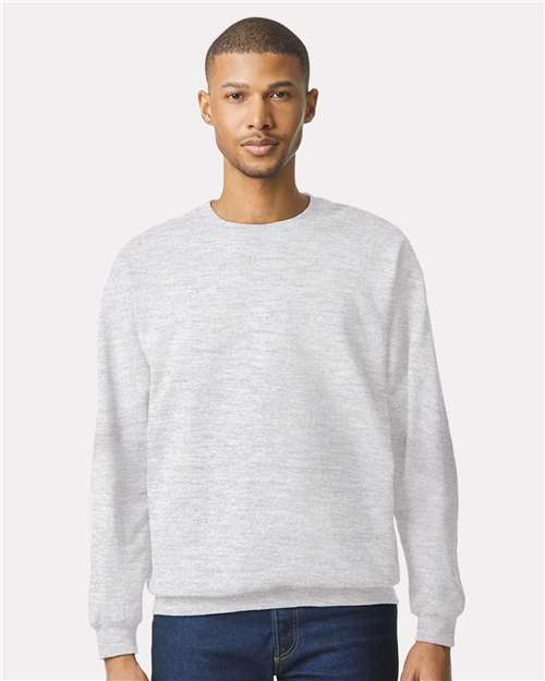 Gildan SF000 Ash — on model front