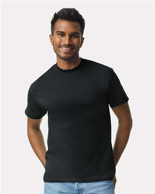 Gildan 2000 Black — on model front