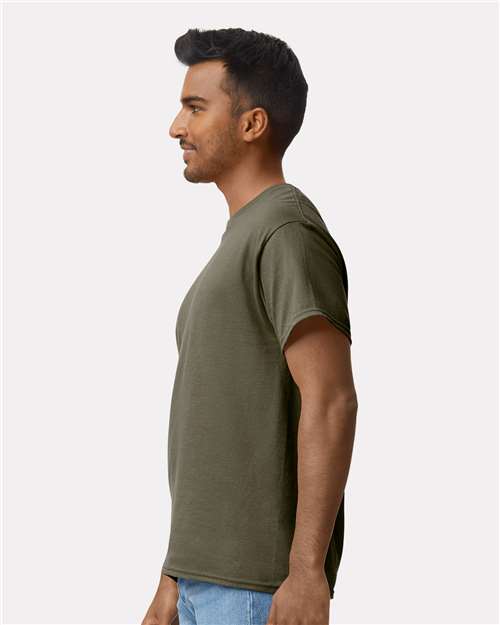 Gildan 2000 Olive — on model side