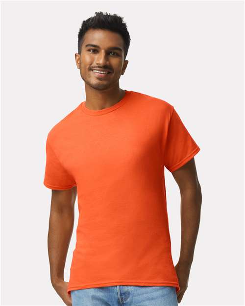 Gildan 2000 Orange — on model front
