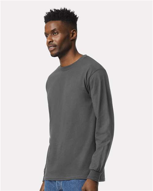 Gildan 2400 Charcoal — on model side