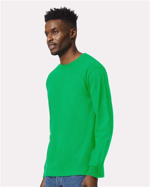 Gildan 2400 Irish Green — on model side