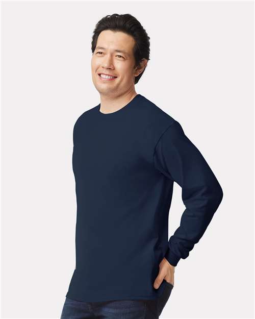 Gildan 2400 Navy — on model side