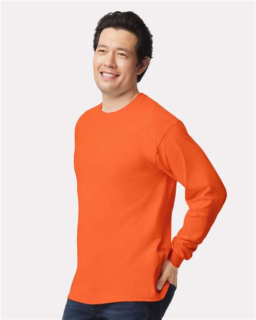 Gildan 2400 Orange — on model side