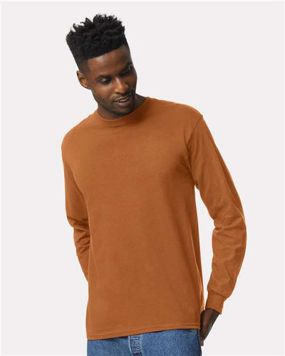 Gildan 2400 Texas Orange — on model front
