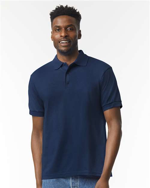Gildan 8800 Navy — on model front