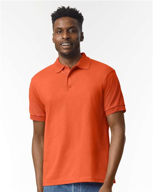 Gildan 8800 Orange — on model front