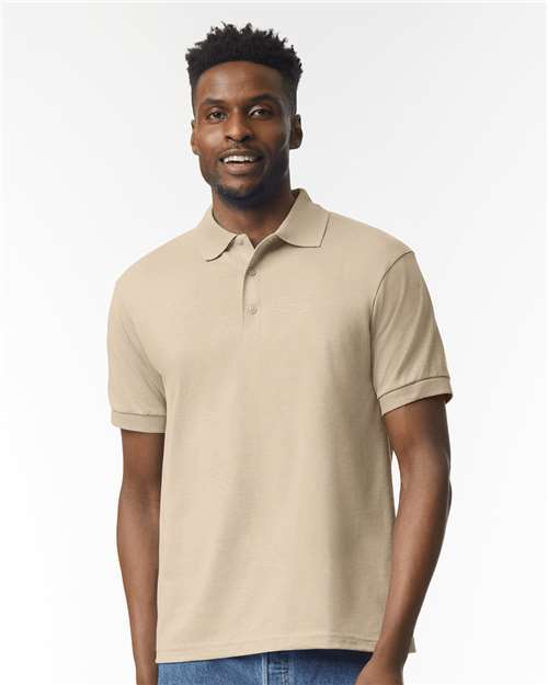 Gildan 8800 Sand — on model front